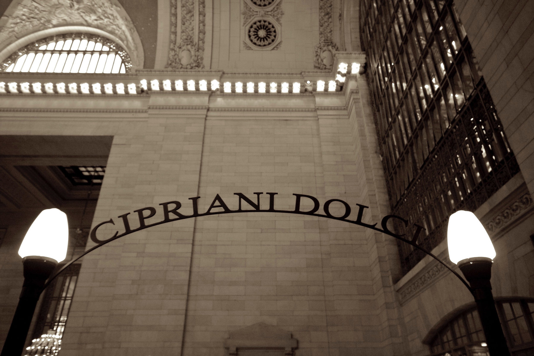 Grand_Central_Terminal,_New_York_City,_NY,_USA_(8_of_9)-2.jpg Grand Central Terminal, New York City, NY, USA (8 of 9)-2.