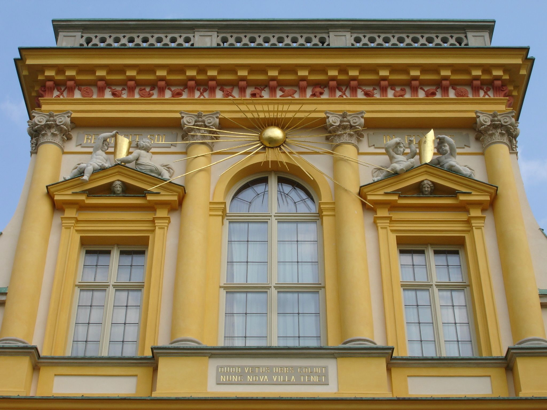 Palac_Wilanowski,_Warsaw,_Poland_(1_of_9)-2.jpg Palac Wilanowski, Warsaw, Poland (1 of 9)-2.