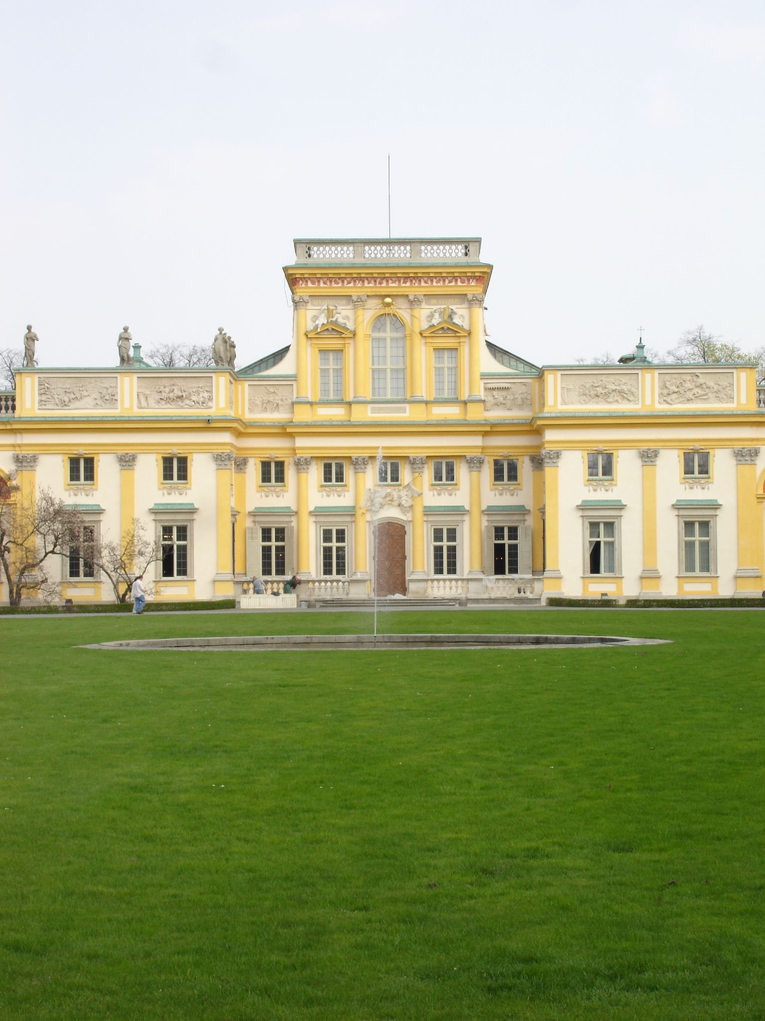 Palac_Wilanowski,_Warsaw,_Poland_(2_of_9)-3.jpg Palac Wilanowski, Warsaw, Poland (2 of 9)-3.