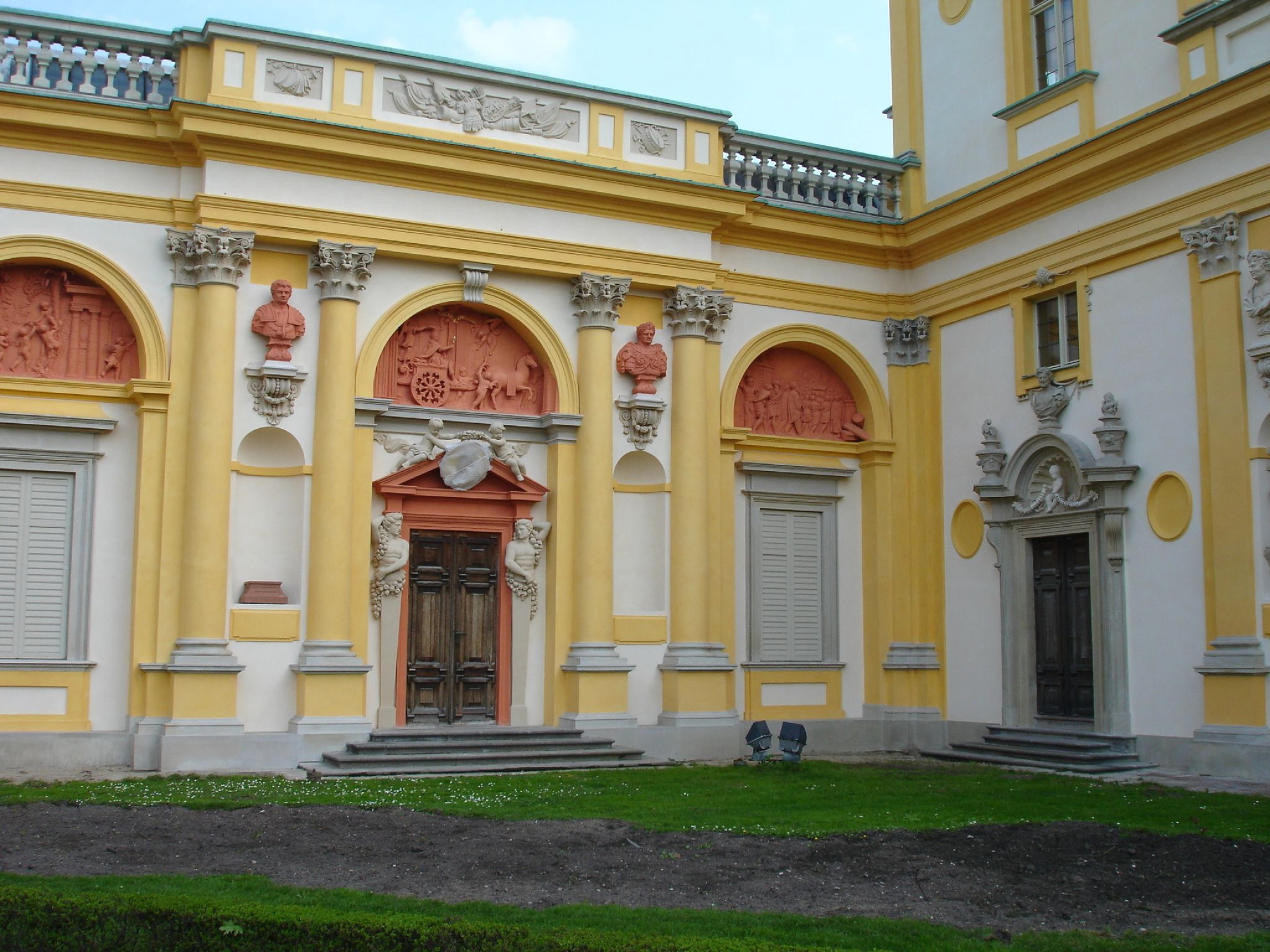 Palac_Wilanowski,_Warsaw,_Poland_(4_of_9)-2.jpg Palac Wilanowski, Warsaw, Poland (4 of 9)-2.