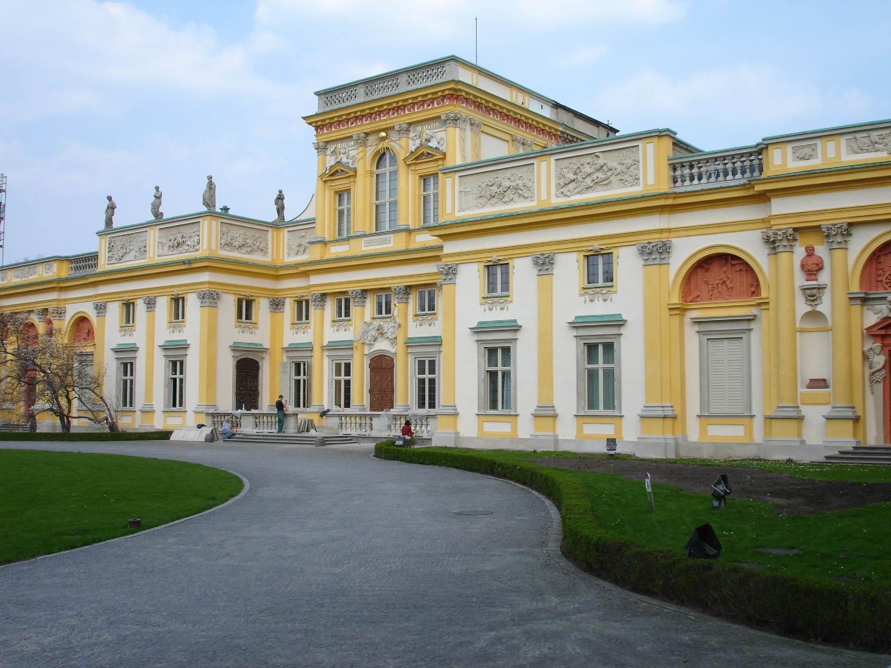 Palac_Wilanowski,_Warsaw,_Poland_(7_of_9)-2.jpg Palac Wilanowski, Warsaw, Poland (7 of 9)-2.