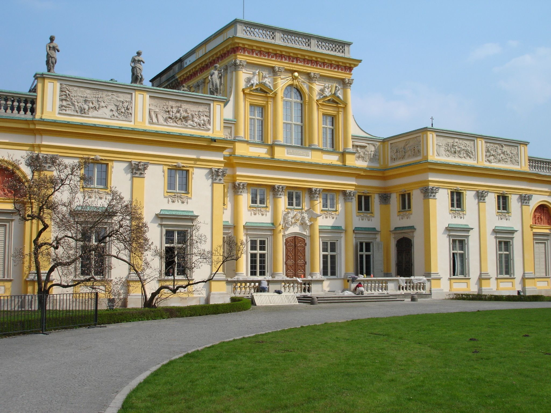 Palac_Wilanowski,_Warsaw,_Poland_(8_of_9).jpg Palac Wilanowski, Warsaw, Poland (8 of 9).