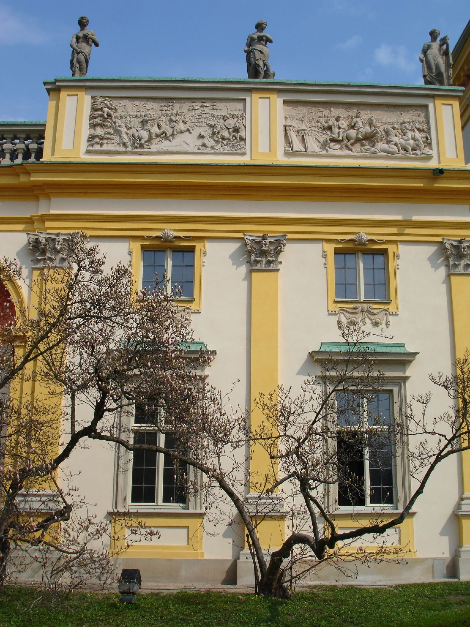 Palac_Wilanowski,_Warsaw,_Poland_(9_of_9).jpg Palac Wilanowski, Warsaw, Poland (9 of 9).